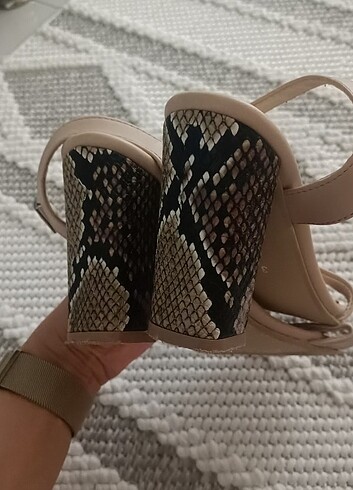 37 Beden Bambi topuklu sandalet