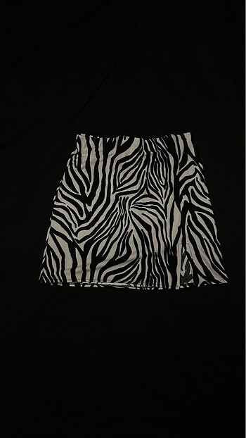 ZEBRA DESENLİ YIRTMAÇLI MİNİ ETEK