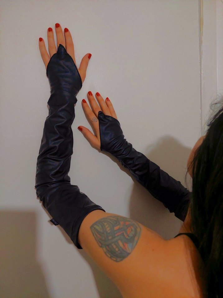 Siyah Deri Gotik Kadın Eldivenleri - Görsel 3