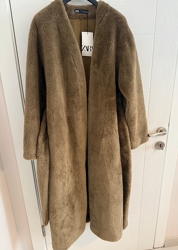 m Beden Kuşaklı Uzun Kadın Bej Peluş Kaban