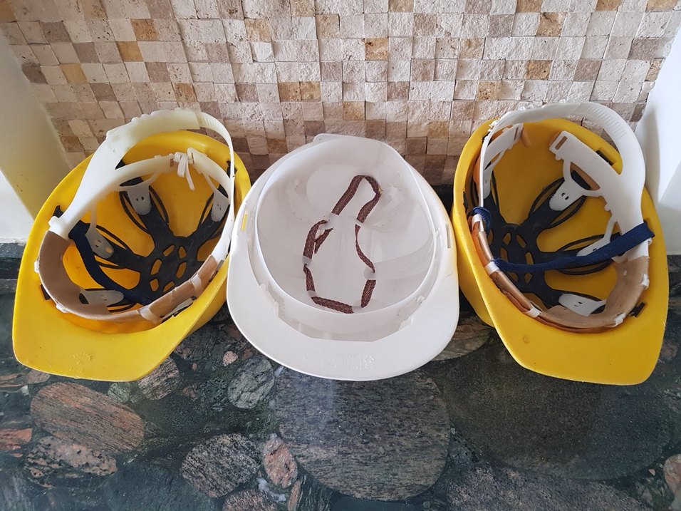 Beyaz Minimalist Motosiklet Kaskı - Görsel 2