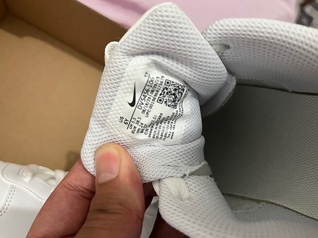 38,5 Beden beyaz Renk Orjinal nike 38.5 bayan ayakkabısı