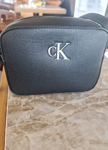 Calvin Klein Bayan çapraz askılı çanta