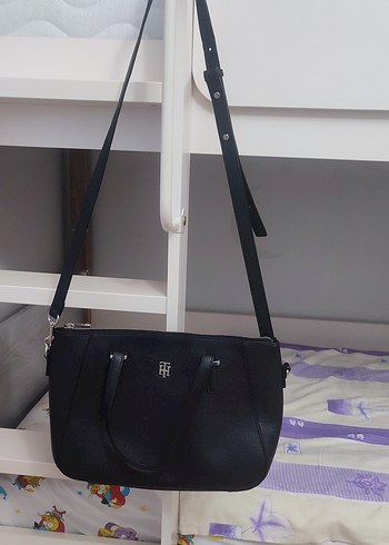  Beden Tommy Hilfiger Siyah Deri Kadın Çanta