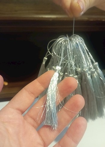 Gri İpek Görünümlü Püskül Saç Aksesuarı - Görsel 2