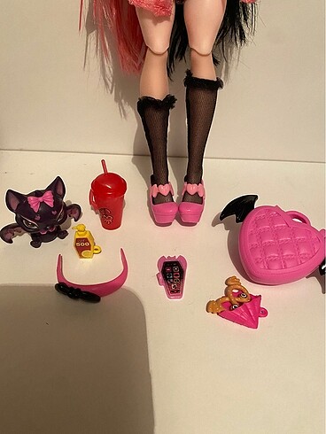 Beden Monster High Draculaura