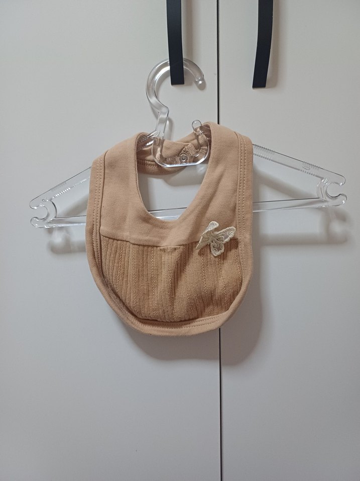 Bej Bebek Önlüğü Kelebek Detaylı - Görsel 2