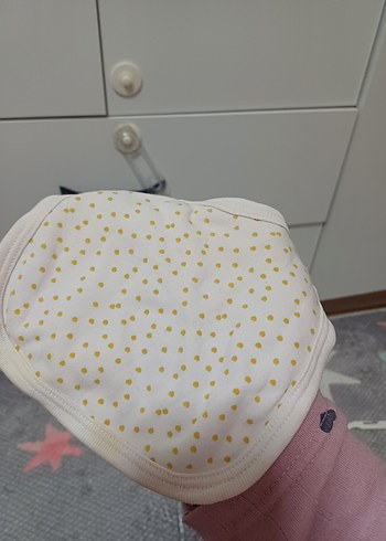 Beyaz Desenli Bebek Önlüğü - Görsel 3