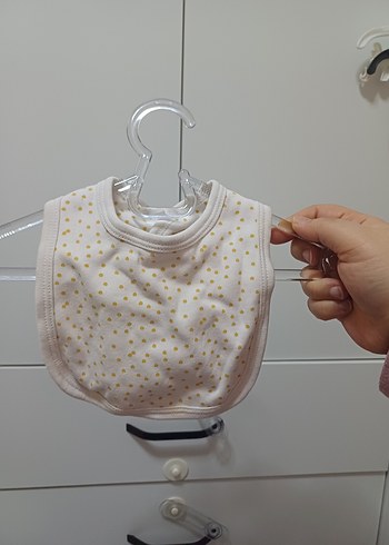 Beyaz Desenli Bebek Önlüğü - Görsel 2