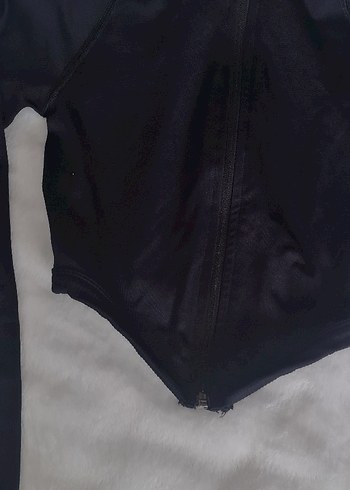 Siyah Yüksek Yakalı Uzun Kollu  Dar KesimKadın Spor Üst - Görsel 2