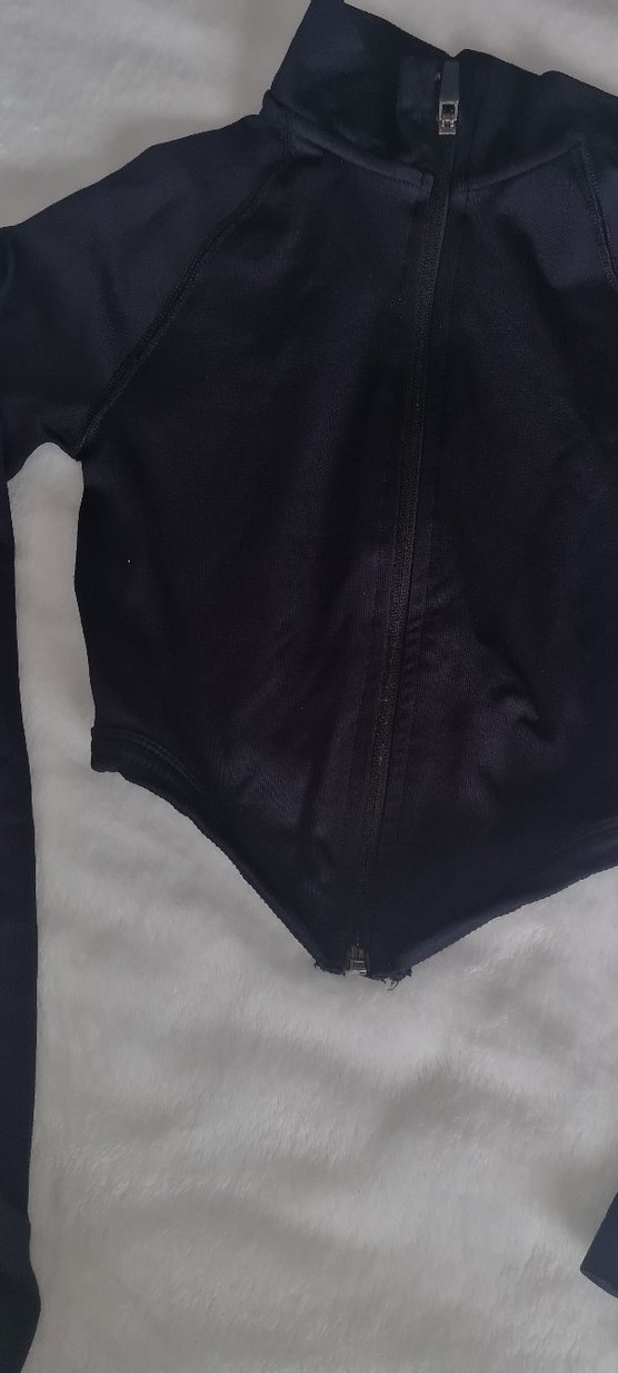 Siyah Yüksek Yakalı Uzun Kollu  Dar KesimKadın Spor Üst - Görsel 2