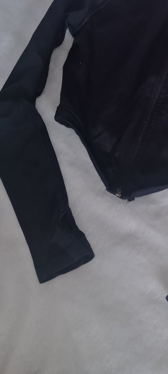 Siyah Yüksek Yakalı Uzun Kollu  Dar KesimKadın Spor Üst - Görsel 3