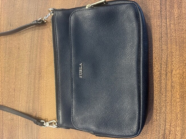  Beden siyah Renk Orijinal Furla çanta