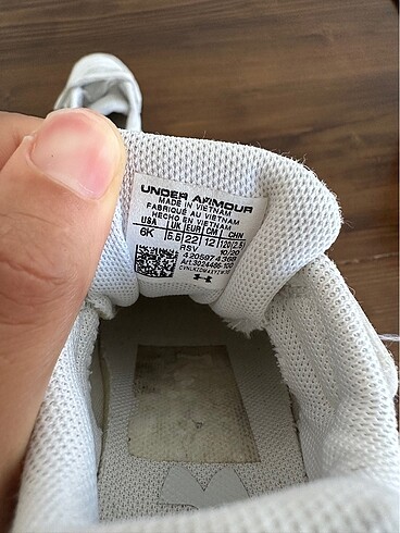 22 Beden beyaz Renk Under armour