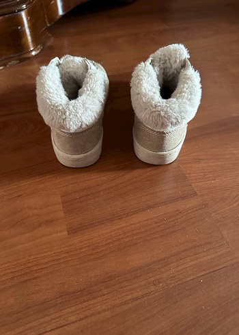 Kız Çocuk Beyaz Süet Kürklü Spor Ayakkabı - Görsel 3