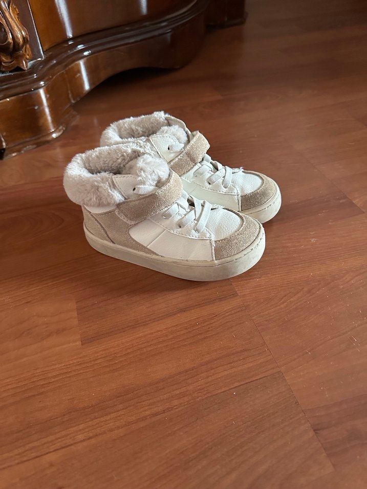 Kız Çocuk Beyaz Süet Kürklü Spor Ayakkabı - Görsel 2