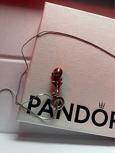 Pandora Spiderman charmlı kolye