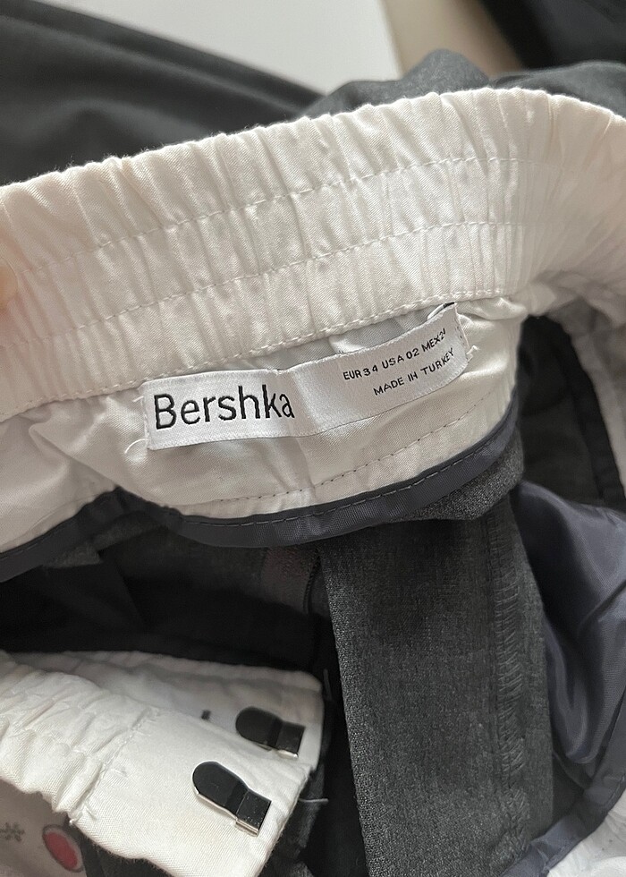 ACIL  BERSHKA bel detayli kumas pantolon - Görsel 4