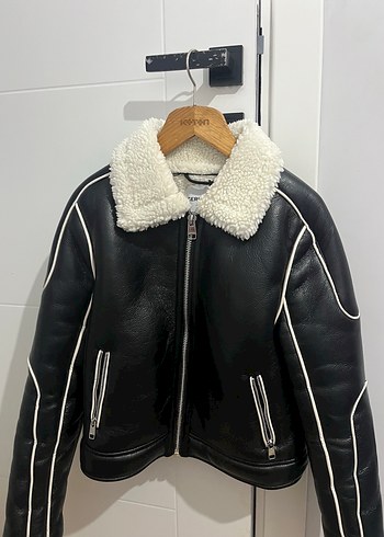 s Beden BERSHKA Kürk Detaylı Siyah Deri Kadın Ceket