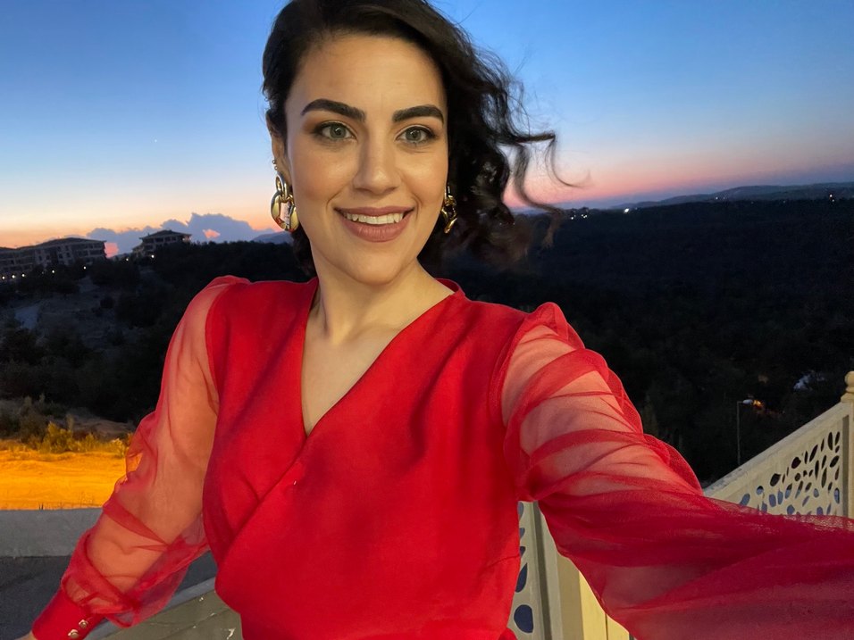 Kemerli Kırmızı Uzun Kadın Tulum - Görsel 3