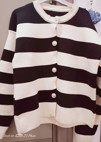 Düğmeli Siyah Beyaz Çizgili Kadın Hırka - Görsel 2