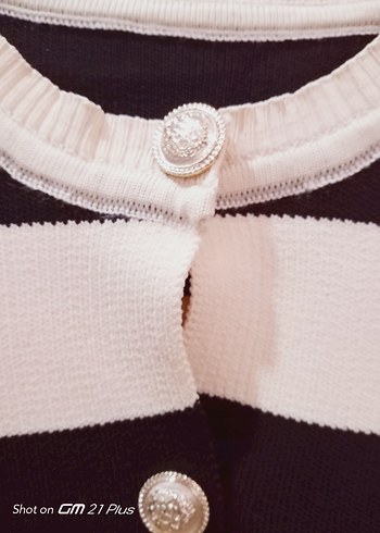 Düğmeli Siyah Beyaz Çizgili Kadın Hırka - Görsel 3