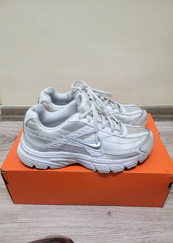 Beyaz Nike Kadın Spor Ayakkabı