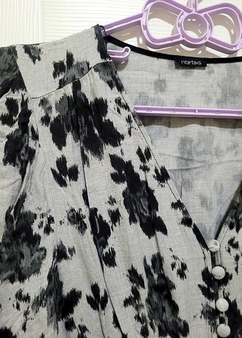 V Yaka Uzun Gri Desenli Kadın Elbise - Görsel 4