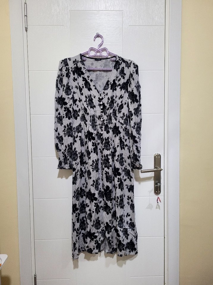 V Yaka Uzun Gri Desenli Kadın Elbise - Görsel 3