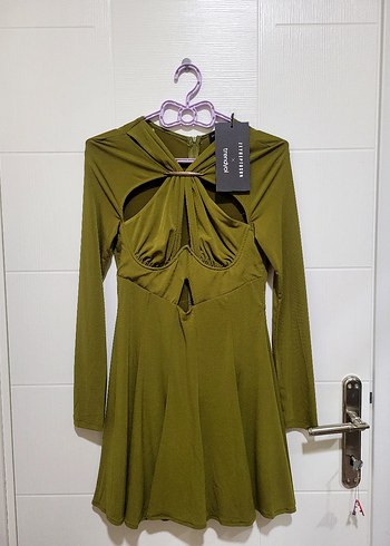 Zeynep Tosun Dekolteli Parti Elbisesi - Görsel 2