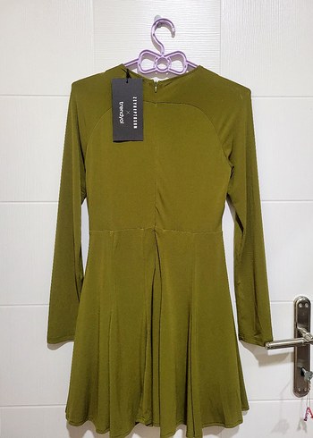 Zeynep Tosun Dekolteli Parti Elbisesi - Görsel 3