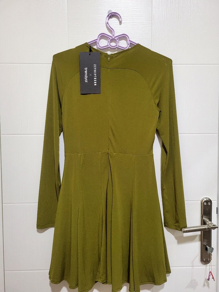 Zeynep Tosun Dekolteli Parti Elbisesi - Görsel 3