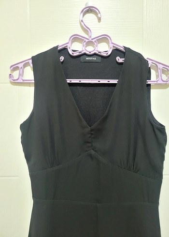 Siyah V Yakalı Uzun Gösterişli Kadın Elbise - Görsel 3