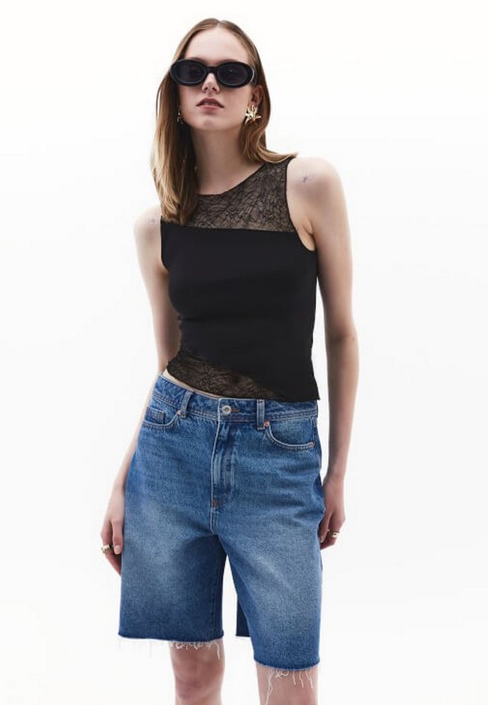 Dantel Detaylı Siyah V Yaka Kadın Atlet - Görsel 4