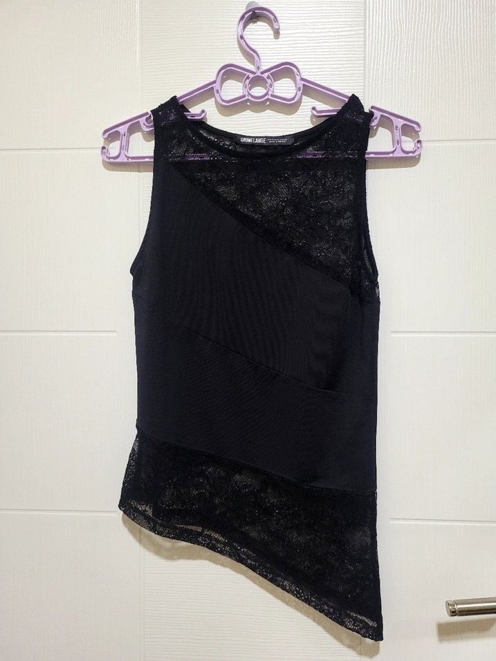 Dantel Detaylı Siyah V Yaka Kadın Atlet - Görsel 3