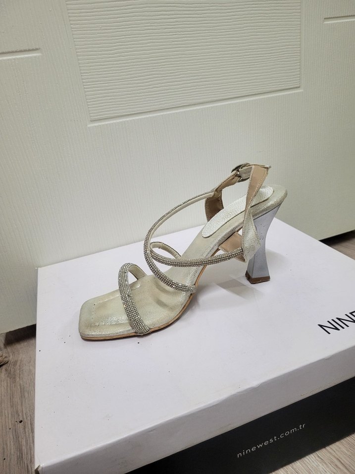 Beyaz Parlak Topuklu Abiye Ayakkabı - Görsel 5