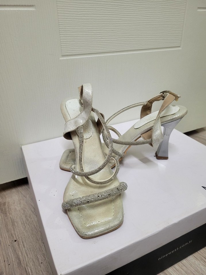 Beyaz Parlak Topuklu Abiye Ayakkabı - Görsel 4