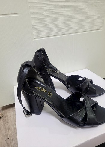 Klasik Siyah Topuklu Kadın Ayakkabı - Görsel 2