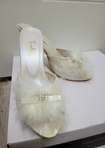 Beyaz Tüylü Stiletto Gelin Terliği - Görsel 4