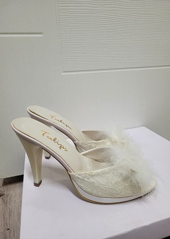 Beyaz Tüylü Stiletto Gelin Terliği - Görsel 2