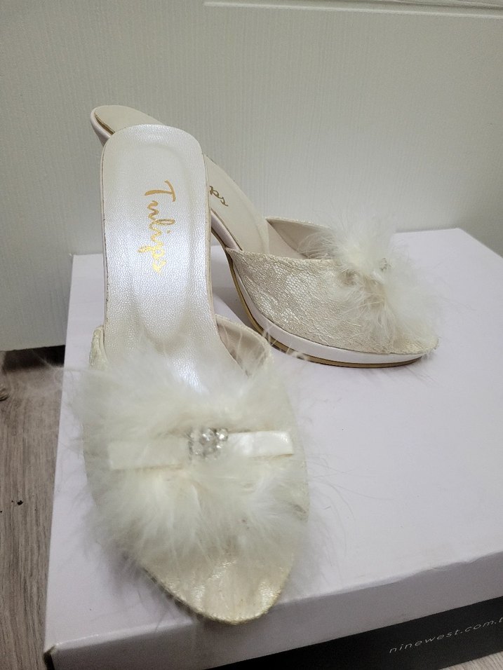 Beyaz Tüylü Stiletto Gelin Terliği - Görsel 4