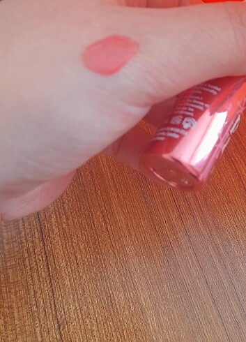  Beden Benefit Play tint