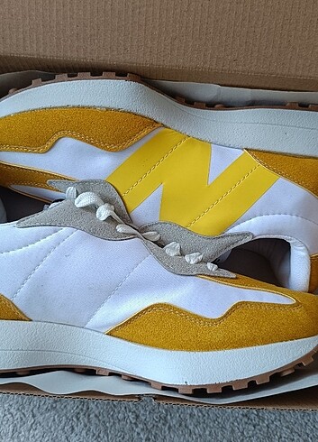 New Balance 327 