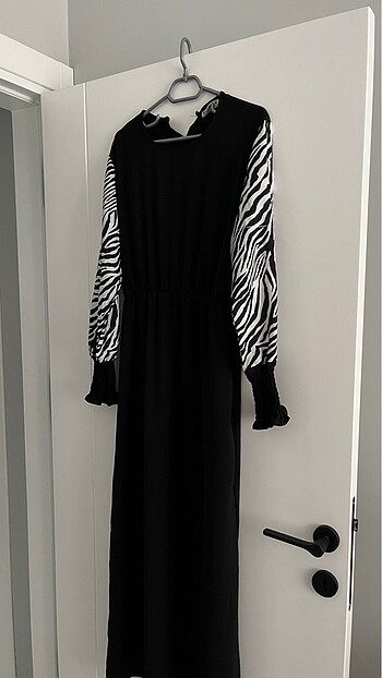 Zebra desenli elbise