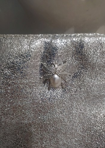 Zincir Detaylı Parlak Gri Deri Kadın Portföy Çanta - Görsel 4