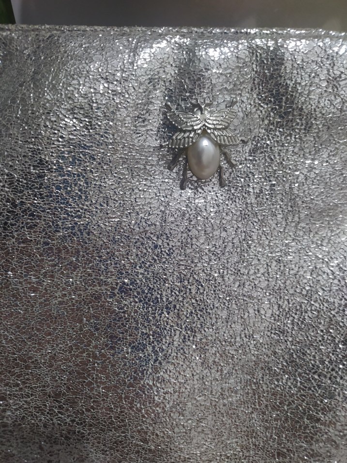 Zincir Detaylı Parlak Gri Deri Kadın Portföy Çanta - Görsel 3