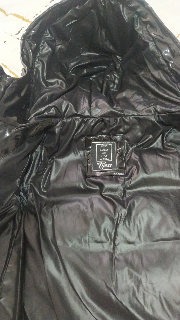 Parlak Siyah Kapüşonlu Çocuk Mont - Görsel 5