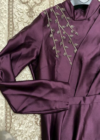 Uzun Kollu Mor İşlemeli Abiye Elbise - Görsel 4