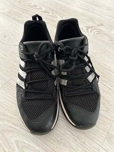 Adidas 42 numara spor ayakkabı