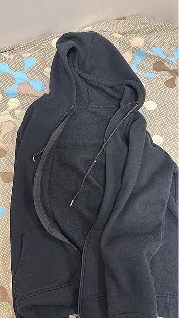 Siyah kapşonlu polar ceket